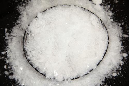Borneol flakes synthetic